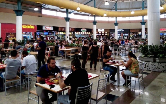 Tivoli Shopping promove Happy Week com desconto de 50% na Praça de Alimentação  