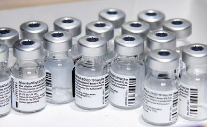Mais um lote de 936 mil doses da vacina da Pfizer chega ao país