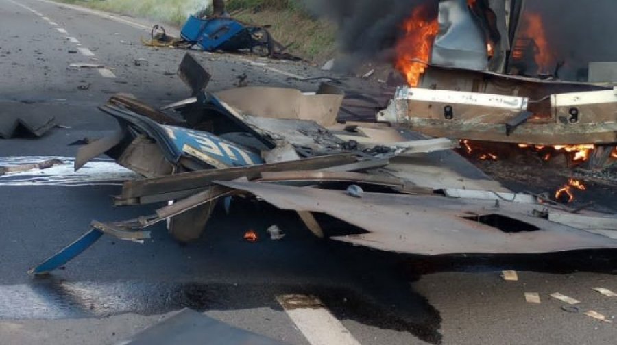 Carro-forte é destruído por explosivos após bandidos praticarem roubo em Cosmópolis