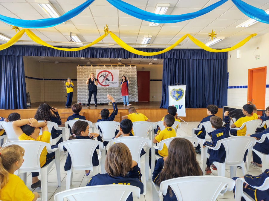 Atividade teatral foca a conscientização de crianças e adolescentes