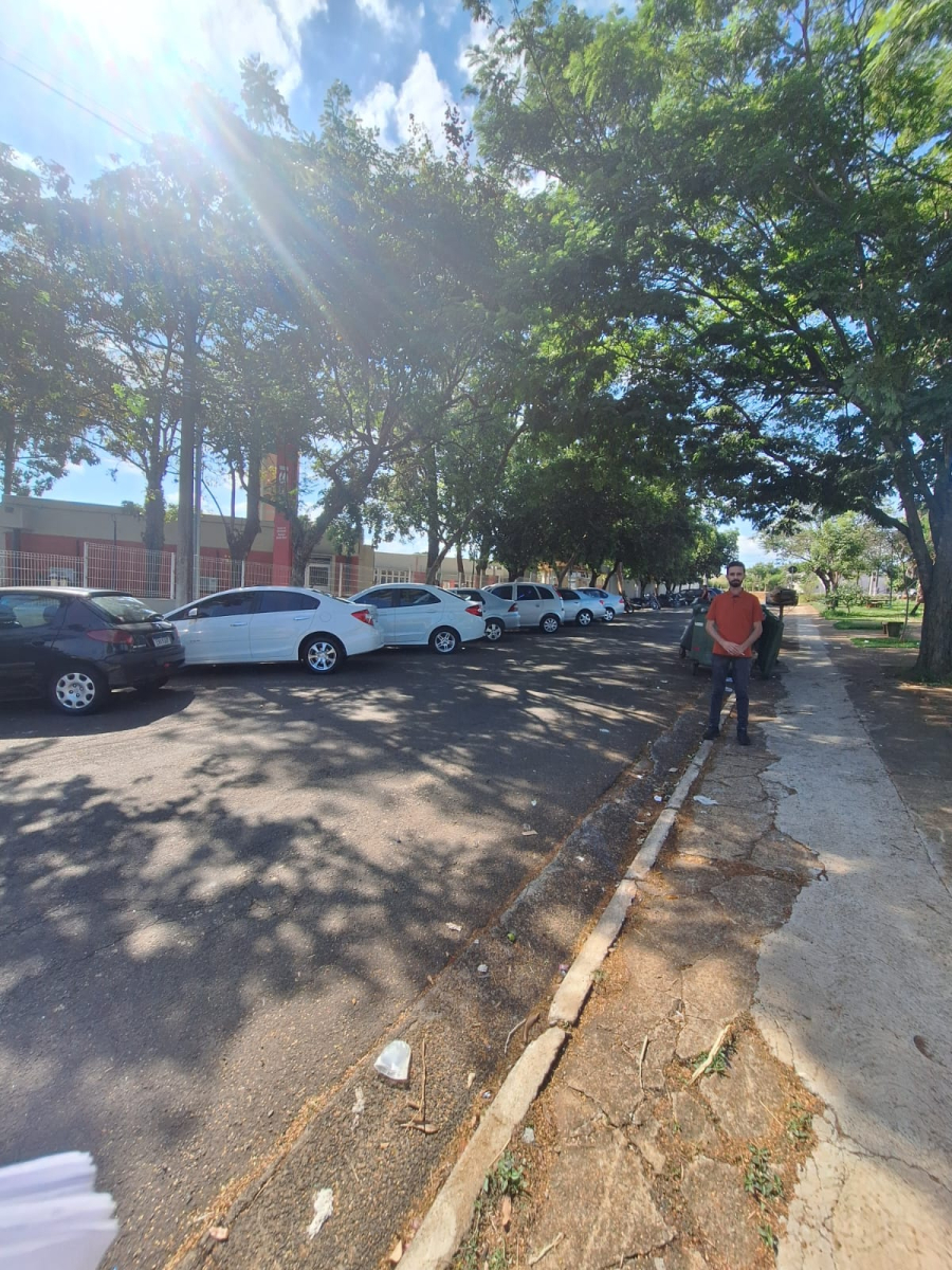 Vereador Rony Tavares sugere ampliação de vagas de estacionamento em frente à Escola Sesi da Vila Oliveira