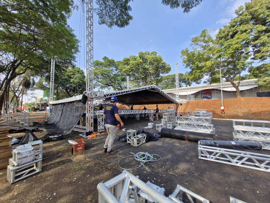 Começa a montagem da estrutura do 3° Rock Day Americana